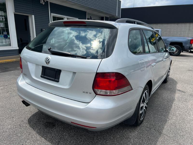 Volkswagen Jetta SportWagen 2.5L S 2011