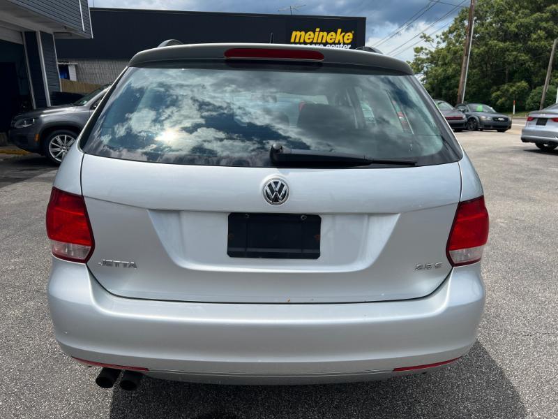 Volkswagen Jetta SportWagen 2.5L S 2011