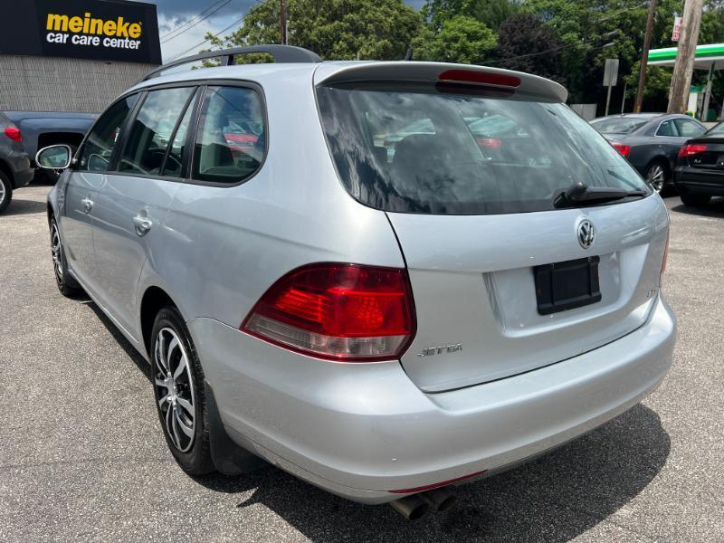 Volkswagen Jetta SportWagen 2.5L S 2011