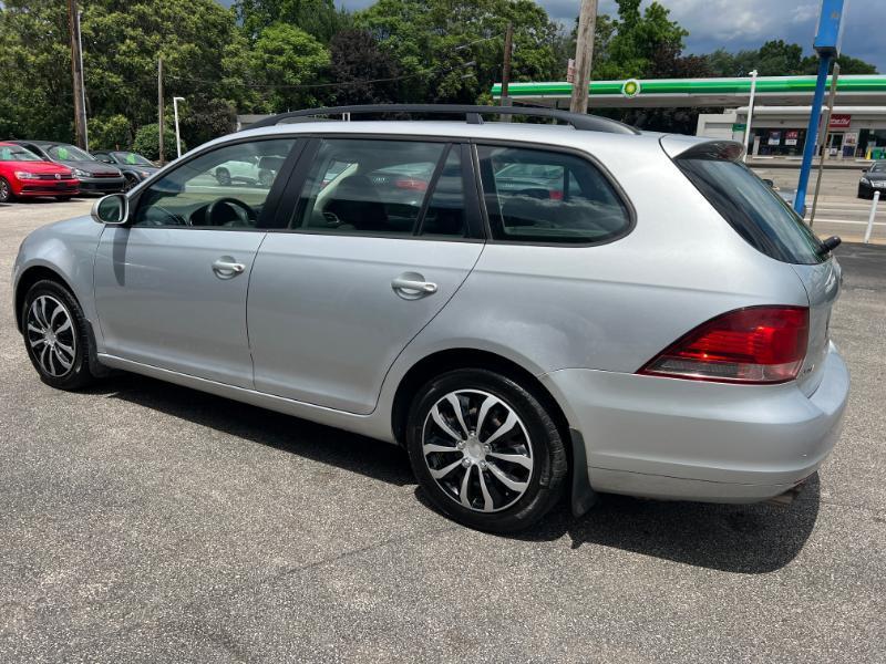 Volkswagen Jetta SportWagen 2.5L S 2011