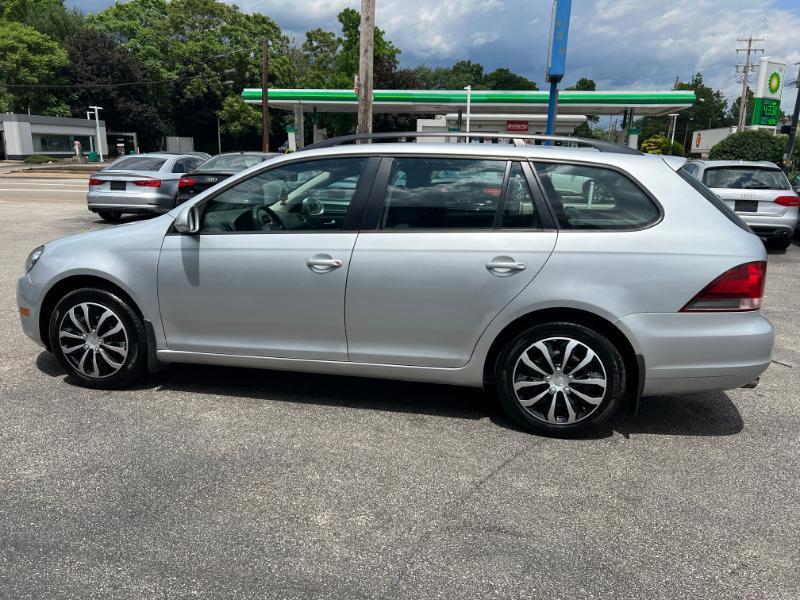 Volkswagen Jetta SportWagen 2.5L S 2011