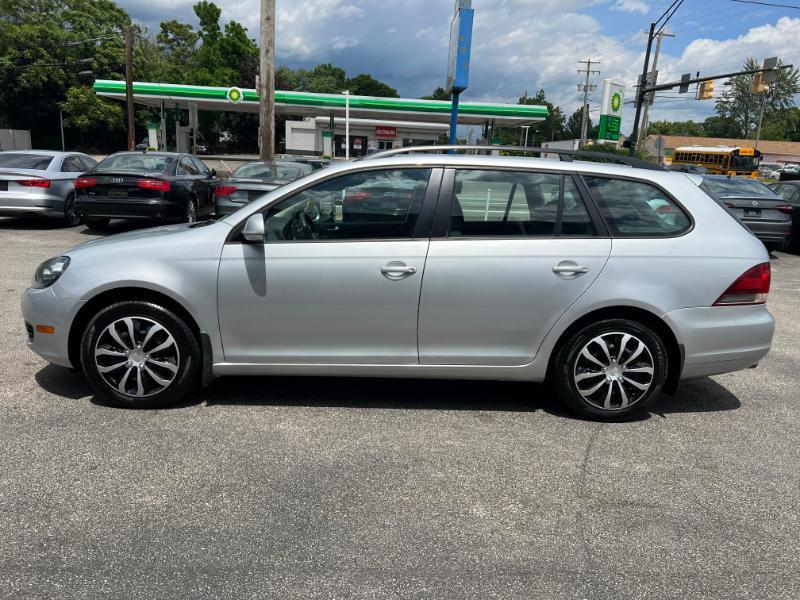 Volkswagen Jetta SportWagen 2.5L S 2011