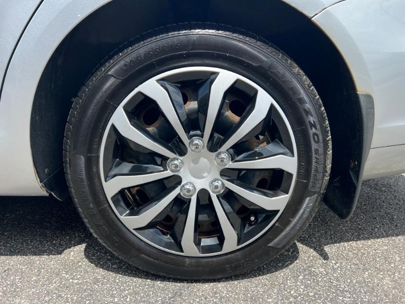 Volkswagen Jetta SportWagen 2.5L S 2011