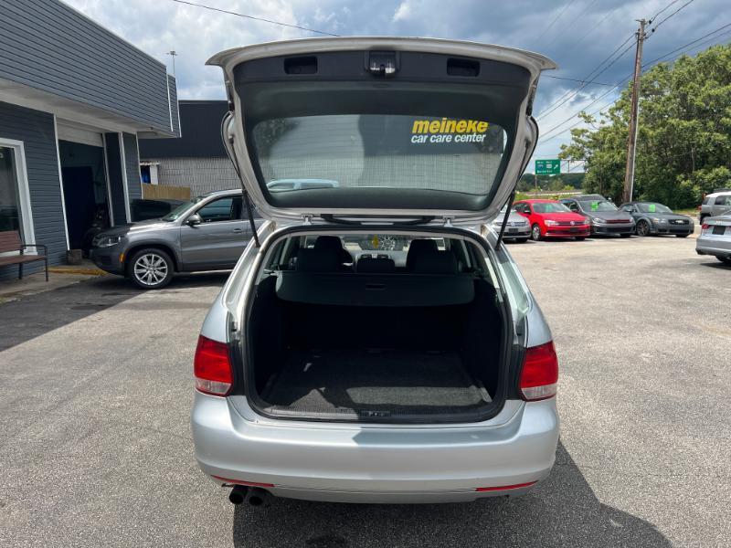 Volkswagen Jetta SportWagen 2.5L S 2011