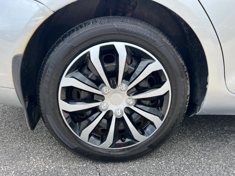 Volkswagen Jetta SportWagen 2.5L S 2011