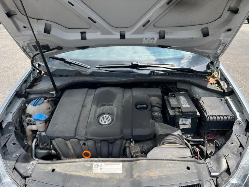 Volkswagen Jetta SportWagen 2.5L S 2011