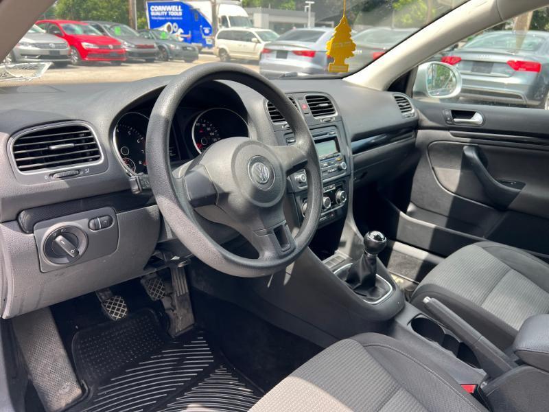 Volkswagen Jetta SportWagen 2.5L S 2011