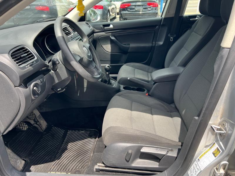 Volkswagen Jetta SportWagen 2.5L S 2011