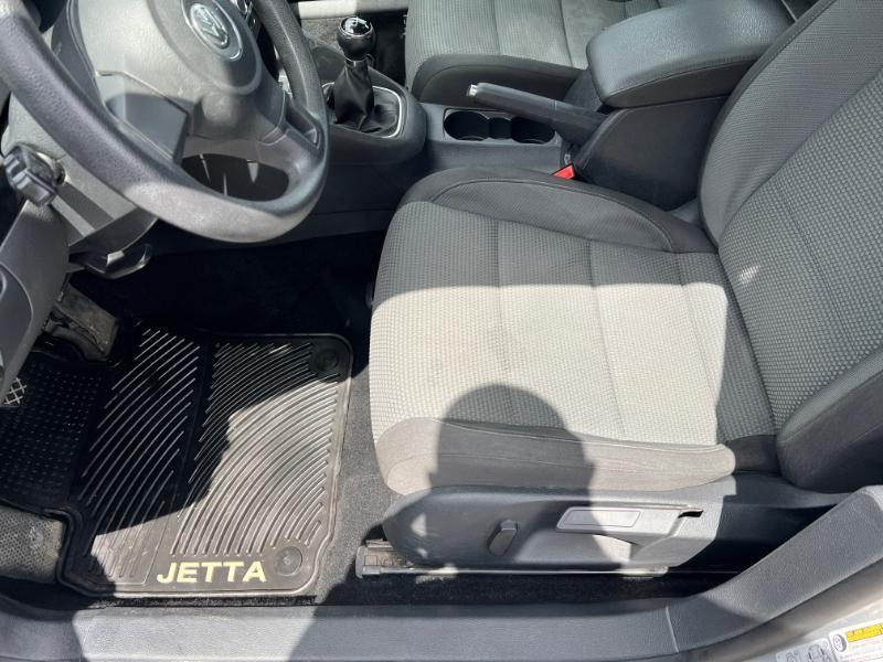 Volkswagen Jetta SportWagen 2.5L S 2011