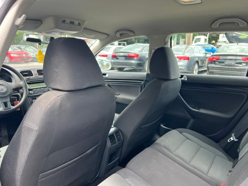 Volkswagen Jetta SportWagen 2.5L S 2011