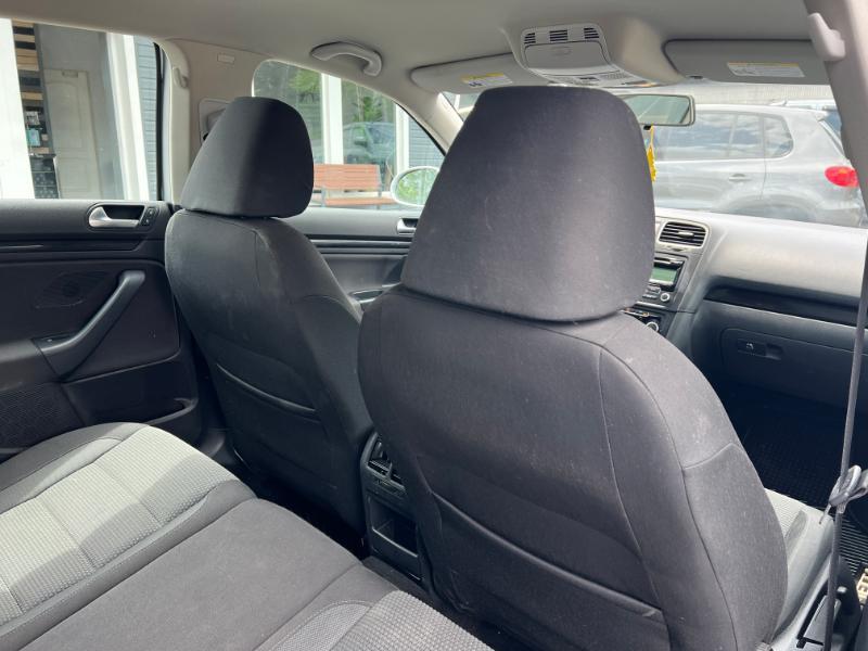 Volkswagen Jetta SportWagen 2.5L S 2011