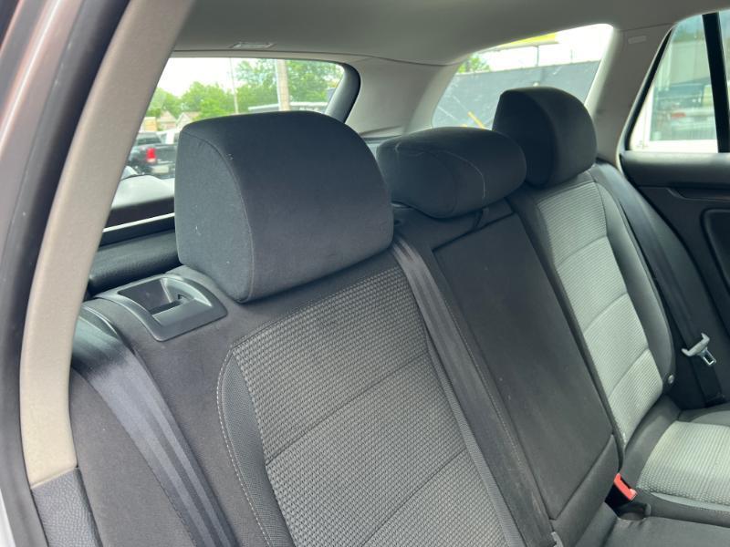 Volkswagen Jetta SportWagen 2.5L S 2011