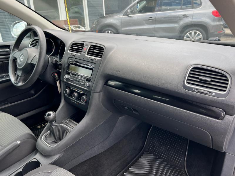 Volkswagen Jetta SportWagen 2.5L S 2011