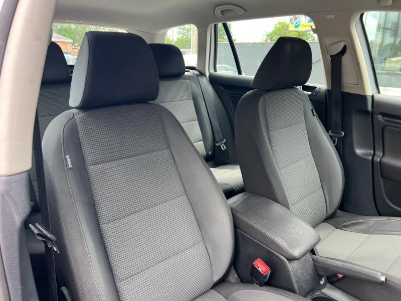 Volkswagen Jetta SportWagen 2.5L S 2011