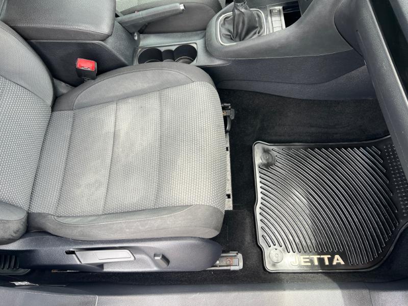 Volkswagen Jetta SportWagen 2.5L S 2011