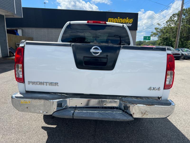 Nissan Frontier SL Crew Cab 4WD 2011