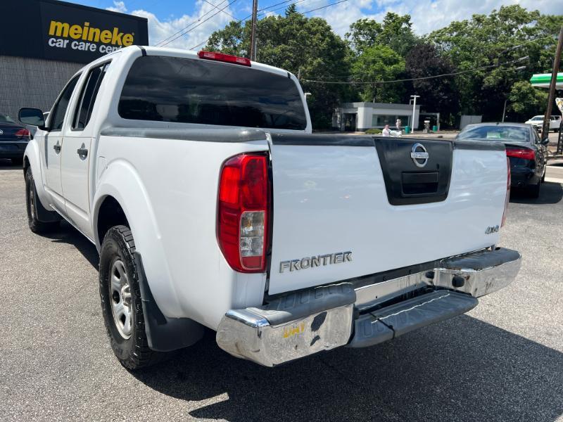 Nissan Frontier SL Crew Cab 4WD 2011