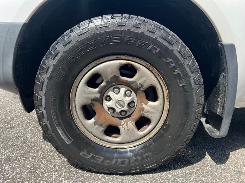 Nissan Frontier SL Crew Cab 4WD 2011