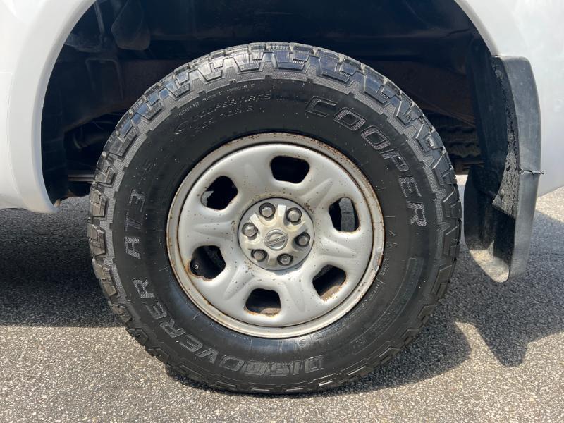 Nissan Frontier SL Crew Cab 4WD 2011