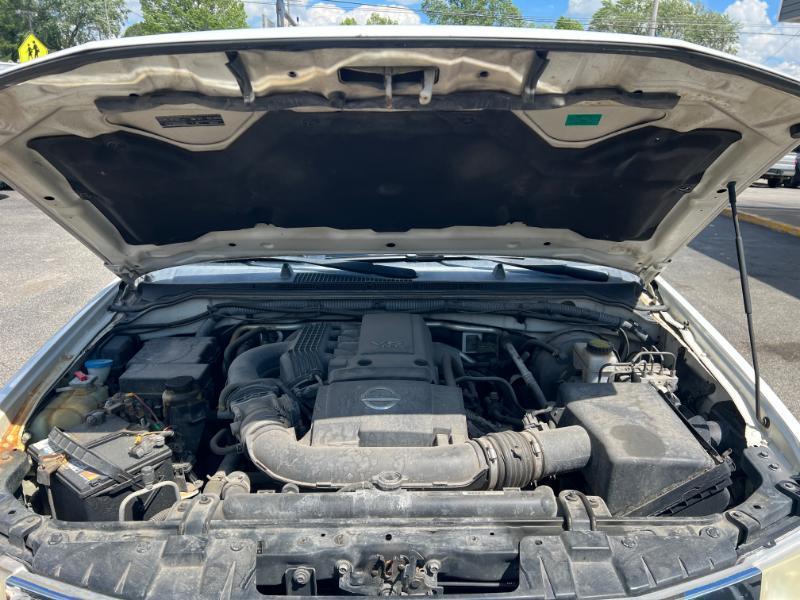 Nissan Frontier SL Crew Cab 4WD 2011