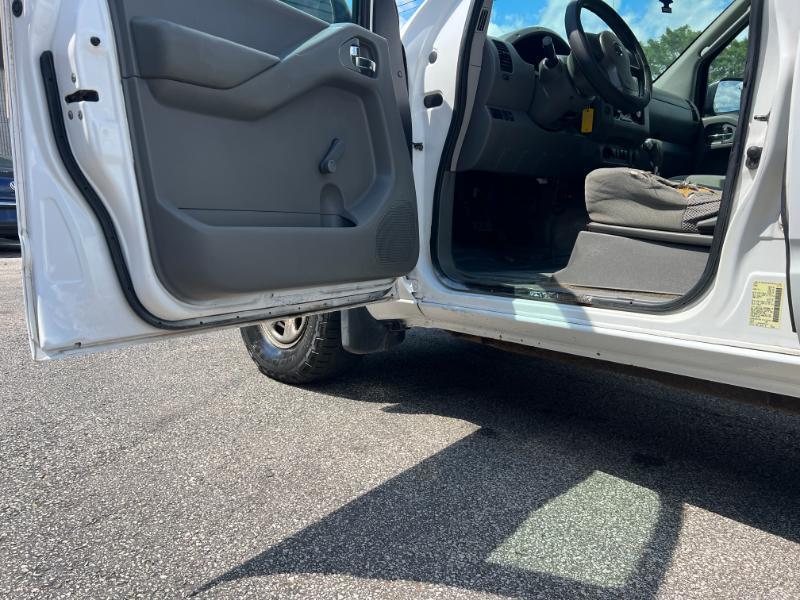 Nissan Frontier SL Crew Cab 4WD 2011