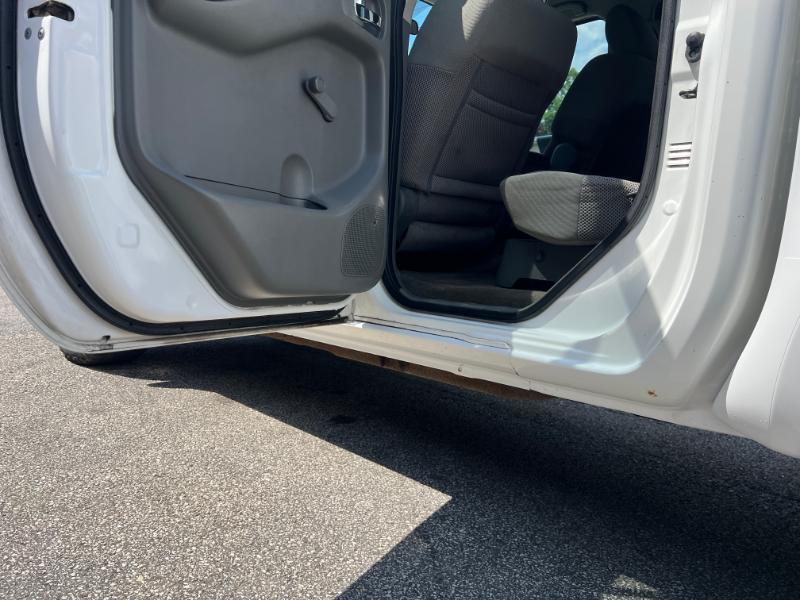 Nissan Frontier SL Crew Cab 4WD 2011