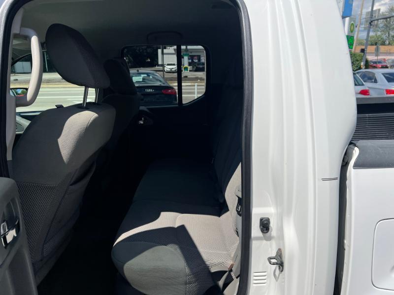Nissan Frontier SL Crew Cab 4WD 2011