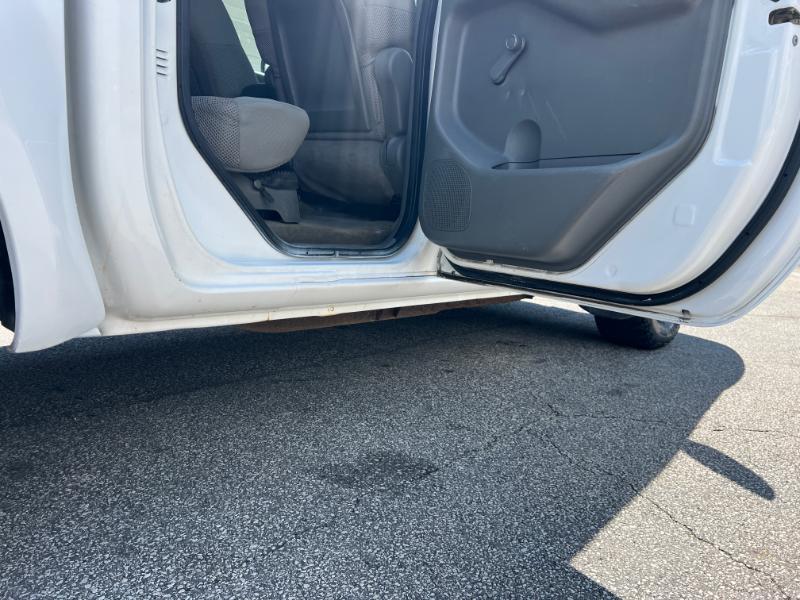 Nissan Frontier SL Crew Cab 4WD 2011