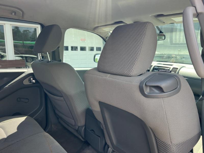 Nissan Frontier SL Crew Cab 4WD 2011