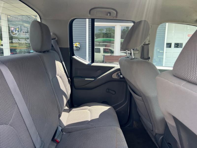 Nissan Frontier SL Crew Cab 4WD 2011