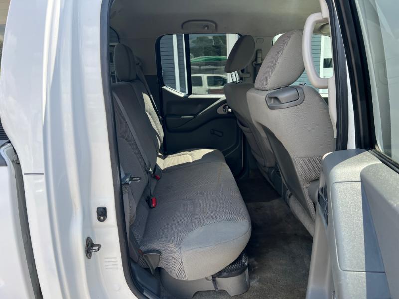 Nissan Frontier SL Crew Cab 4WD 2011
