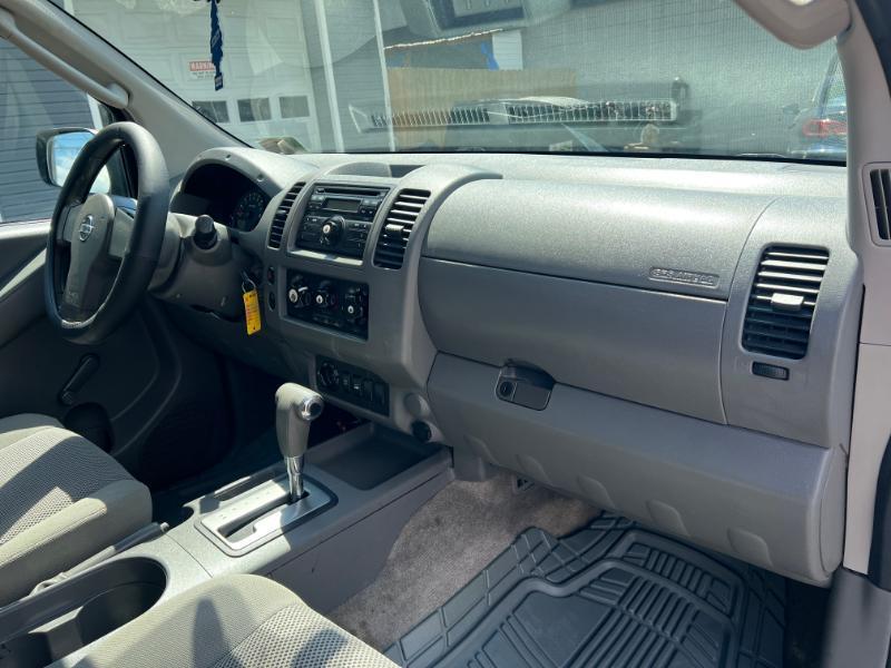 Nissan Frontier SL Crew Cab 4WD 2011