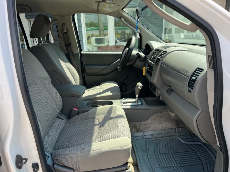 Nissan Frontier SL Crew Cab 4WD 2011