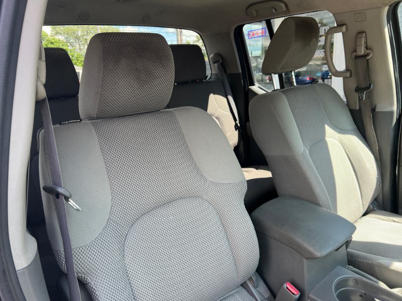 Nissan Frontier SL Crew Cab 4WD 2011