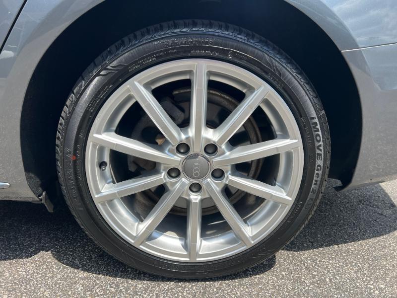Audi A4 2.0T Sedan quattro Tiptronic 2015
