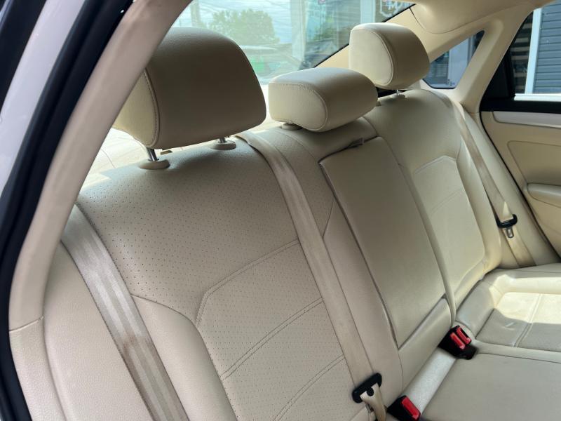 Volkswagen Passat 2.0L TDI SEL Premium 2013