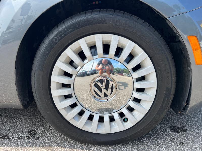 Volkswagen Beetle 2.5L Convertible 2014