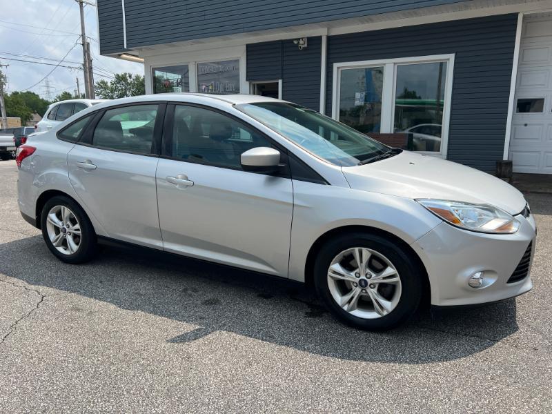 Ford Focus SE Sedan 2012