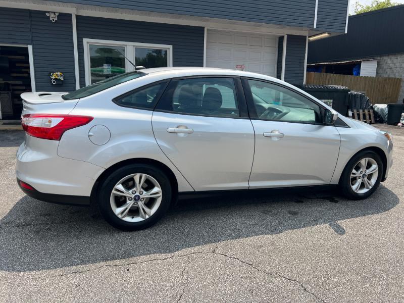 Ford Focus SE Sedan 2012