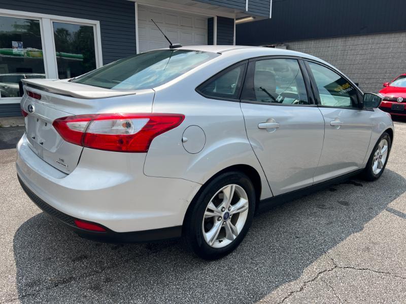 Ford Focus SE Sedan 2012