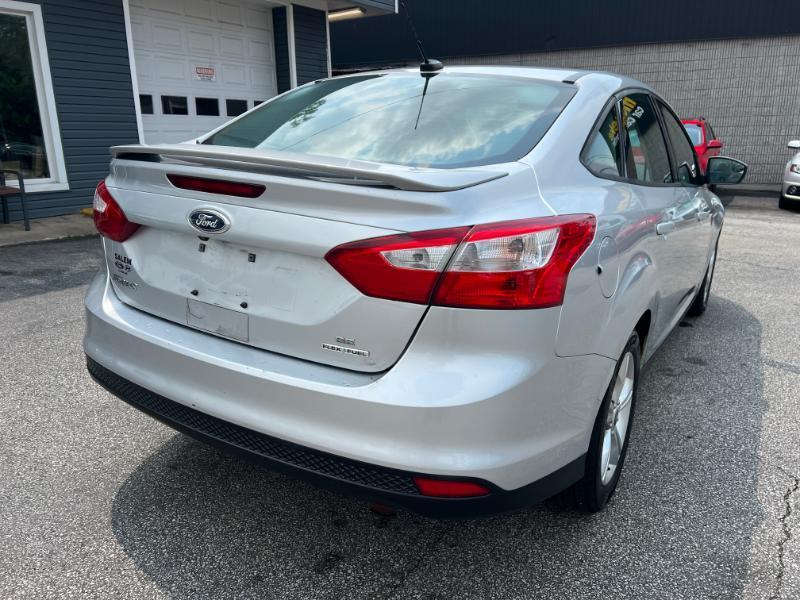 Ford Focus SE Sedan 2012