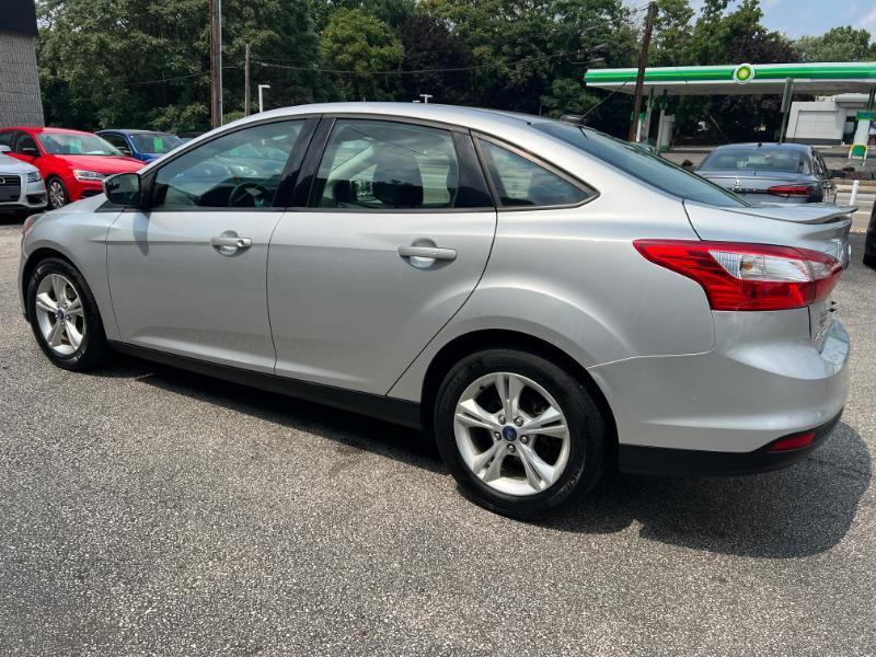 Ford Focus SE Sedan 2012