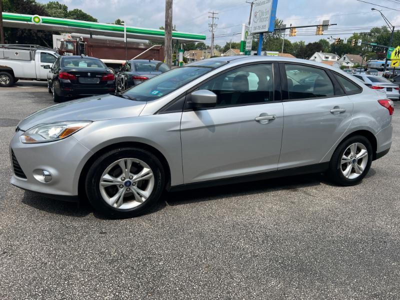 Ford Focus SE Sedan 2012