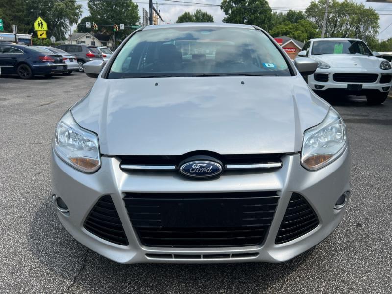 Ford Focus SE Sedan 2012