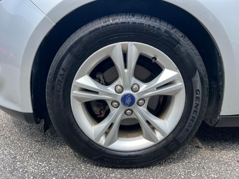 Ford Focus SE Sedan 2012