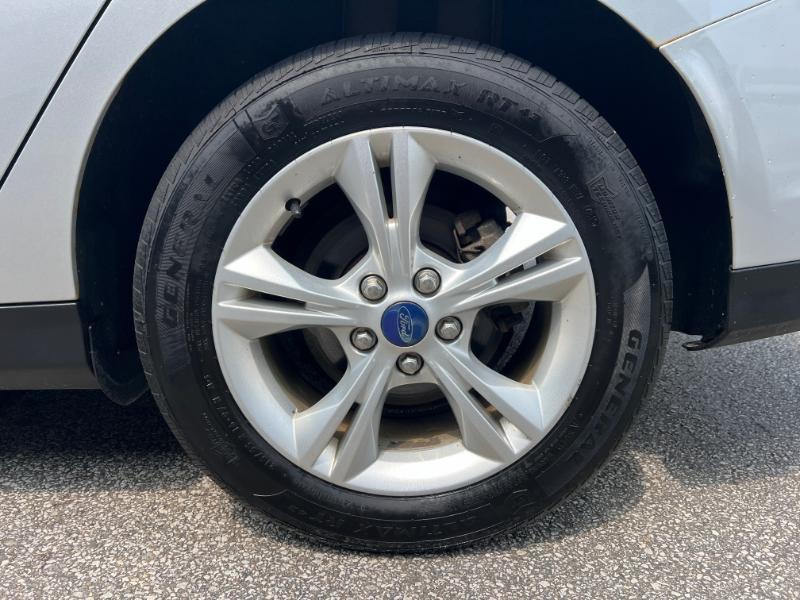 Ford Focus SE Sedan 2012
