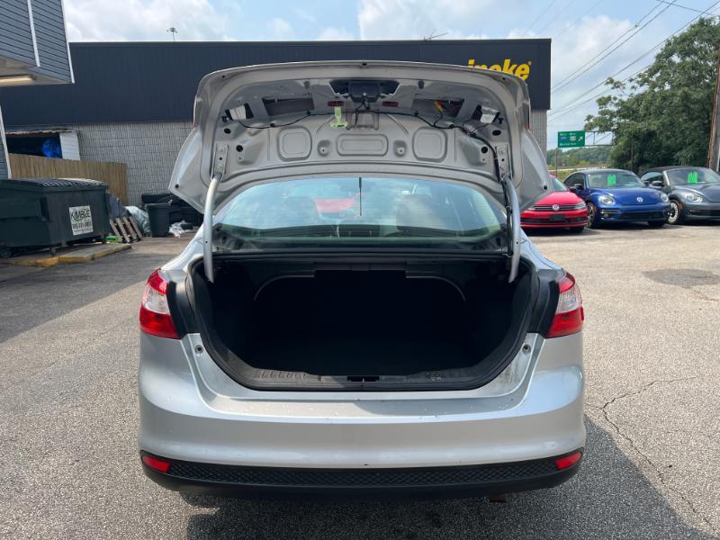 Ford Focus SE Sedan 2012