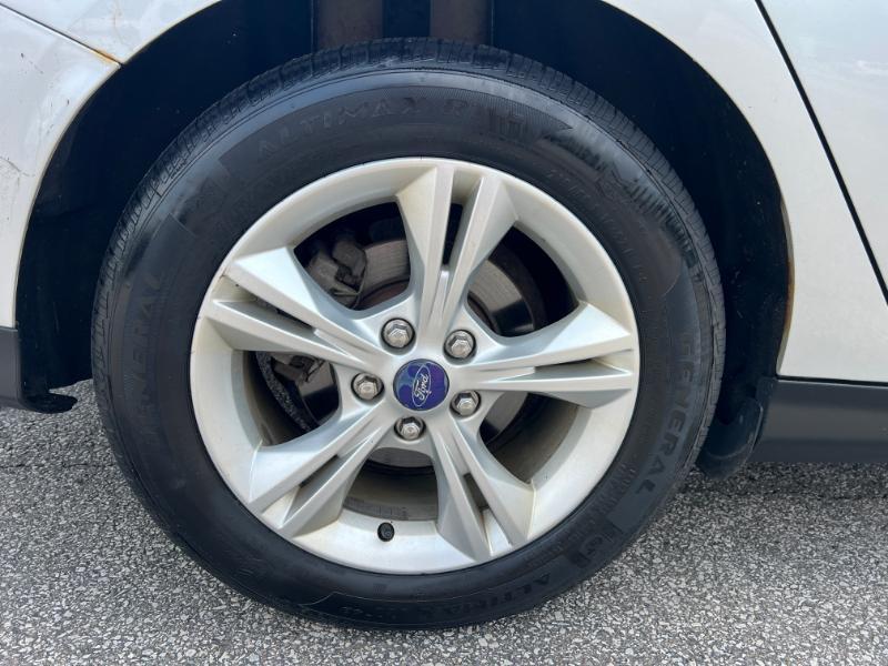 Ford Focus SE Sedan 2012