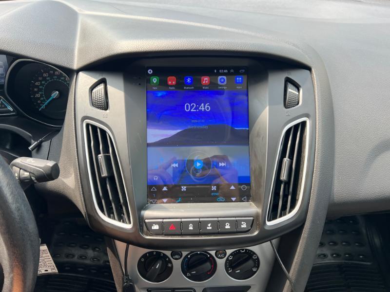 Ford Focus SE Sedan 2012