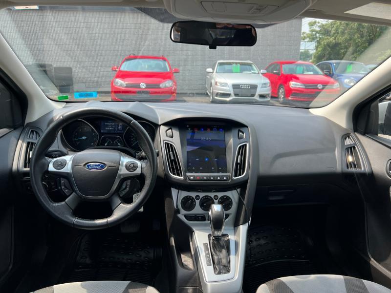 Ford Focus SE Sedan 2012